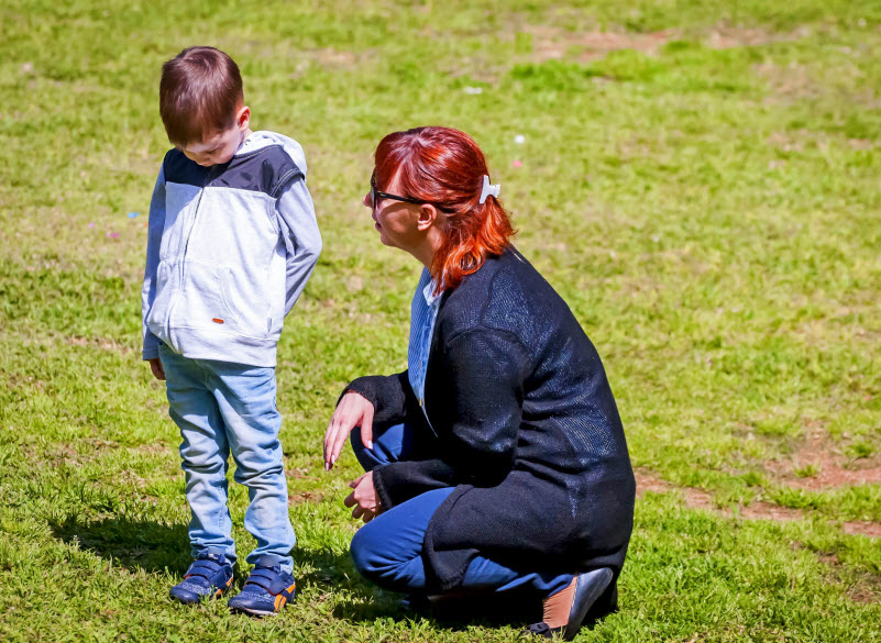 Cairns Paediatric Psychology - Connection to a grieving child mother comforting her upset little child outside