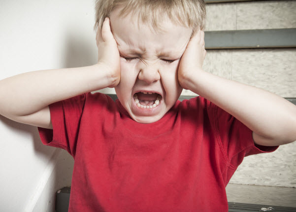 Cairns Paediatric Psychology - Young people different personal challenges Neglected lonely child leaning at the wall